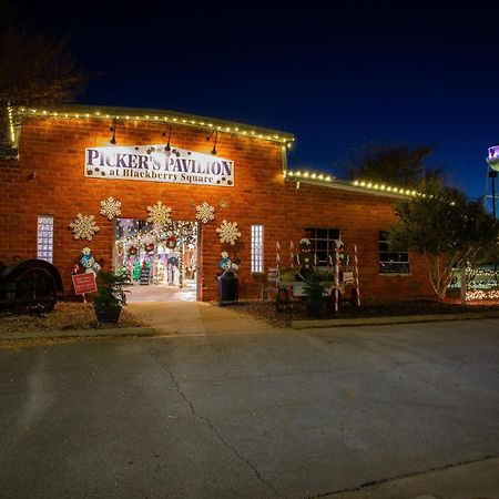 Holiday Inn Express & Suites - Lindale By Ihg Exterior photo