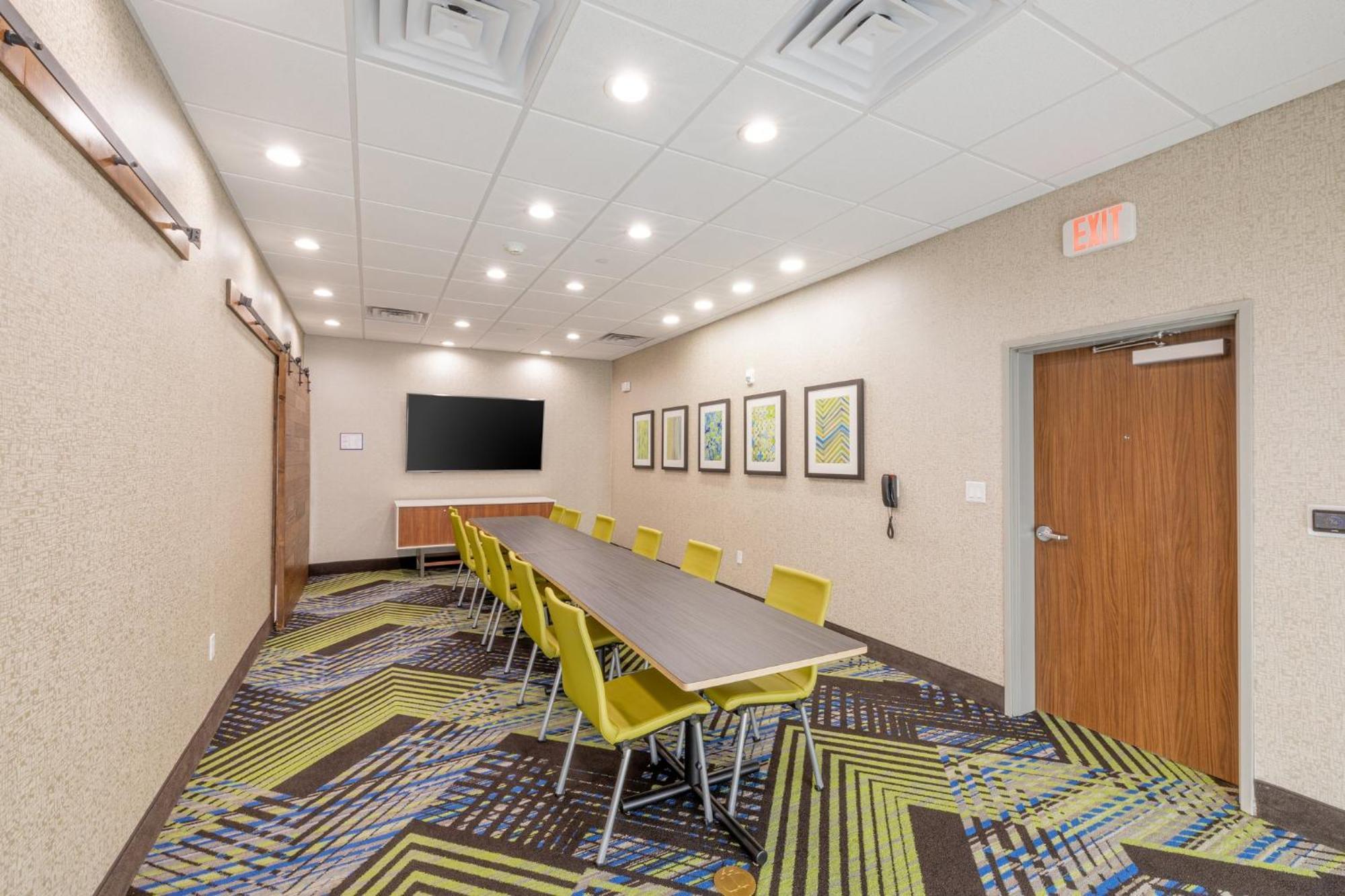 Holiday Inn Express & Suites - Lindale By Ihg Exterior photo