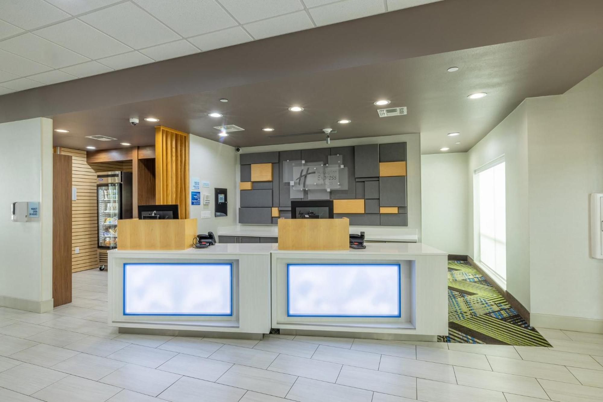 Holiday Inn Express & Suites - Lindale By Ihg Exterior photo