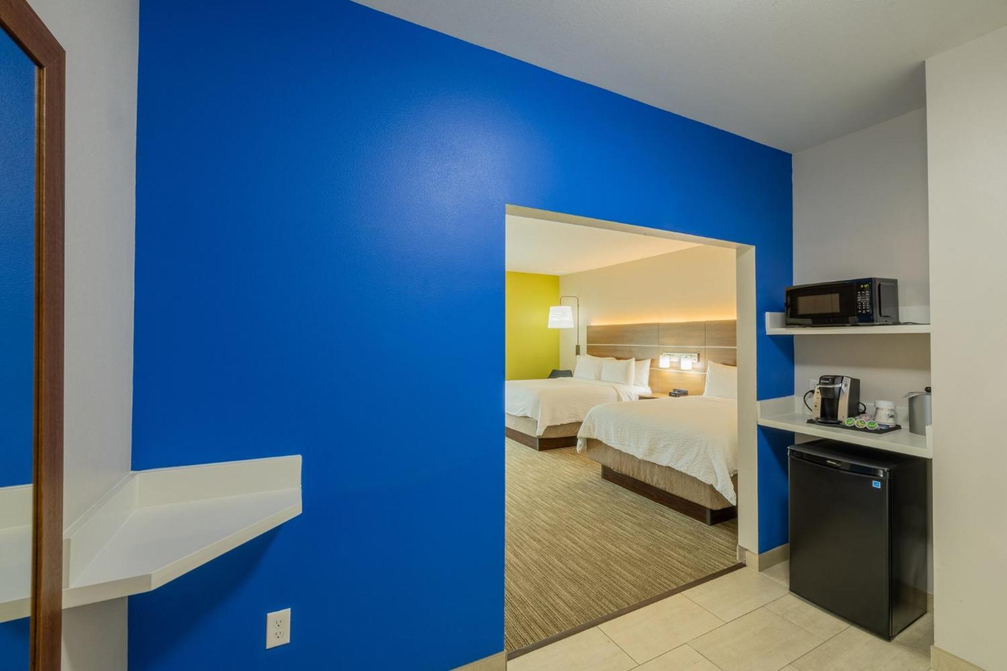 Holiday Inn Express & Suites - Lindale By Ihg Exterior photo